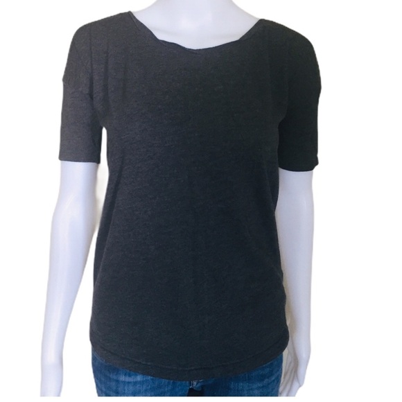 UNDER ARMOUR Tee/Top With Cap Sleeves Charcoal Grey Size Small - Picture 1 of 12